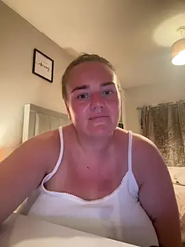 Snapshot of Bustygem_ chatting on June 26, 9:19 pm Bustygem online show from June 26, 9:19 pm