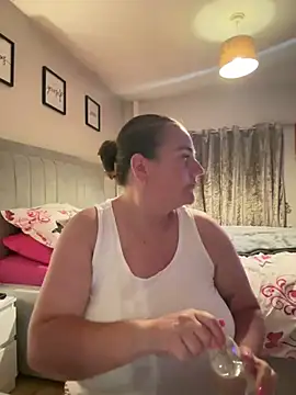 Snapshot of Bustygem_ chatting on July 16, 10:49 pm Bustygem online show from July 16, 10:49 pm