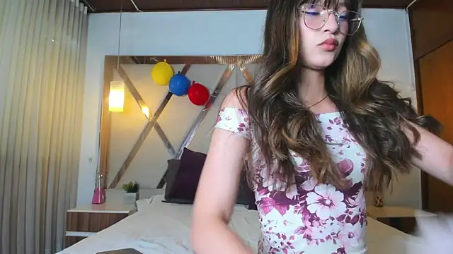 ZoeDear  online show from July 15, 10:37 pm