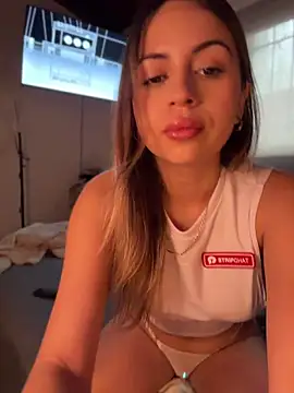 Snapshot of selina-sky chatting on July 21, 2:08 pm selina-sky online show from July 21, 2:08 pm