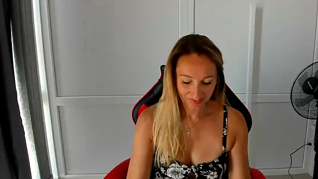 LilyDreamm online show from June 28, 6:19 am