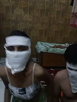 Snapshot of desi_housewife99 chatting on July 27, 7:32 pm desi housewife99 online show from July 27, 7:32 pm