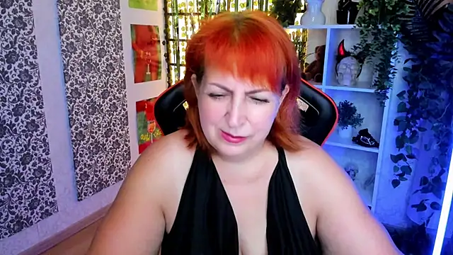 Joana Woods online show from August 5, 2:03 am