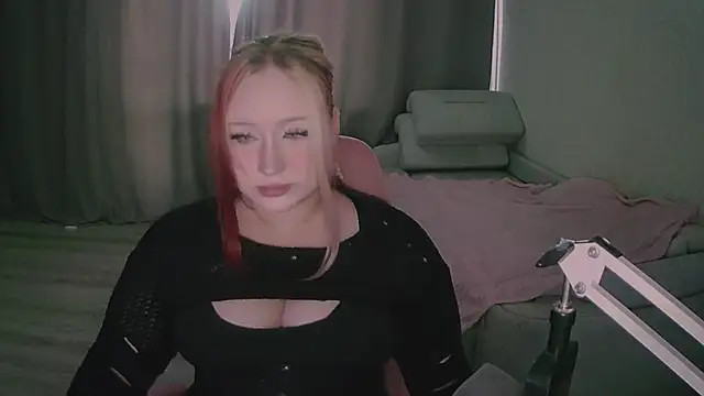 Snapshot of FlameFawn chatting on June 19, 7:56 am FlameFawn online show from June 19, 7:56 am