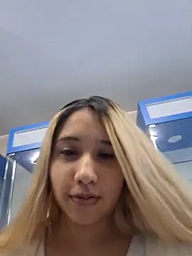 Snapshot of Honeycitabomnita chatting on June 19, 2:21 pm Honeycitabomnita online show from June 19, 2:21 pm