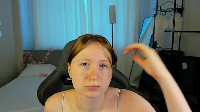 LiliTiny online show from August 7, 1:18 am