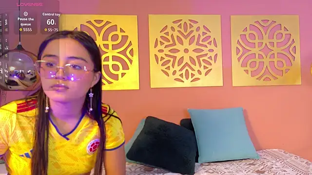 Snapshot of GeorgiayLiam chatting on June 23, 7:23 pm GeorgiayLiam online show from June 23, 7:23 pm