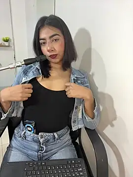 cherry skinnyy  online show from August 4, 2:59 am