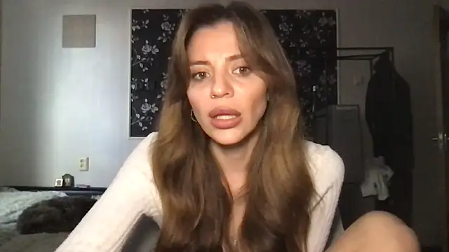 Snapshot of Solenne chatting on June 26, 8:30 am Solenne online show from June 26, 8:30 am