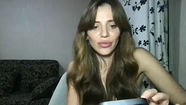 Snapshot of Solenne chatting on July 13, 10:56 pm Solenne online show from July 13, 10:56 pm