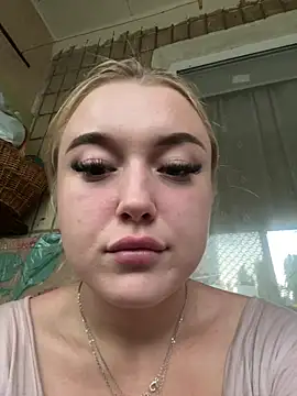 lyalyalii online show from July 5, 5:31 pm
