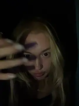 lyalyalii online show from August 8, 8:22 pm