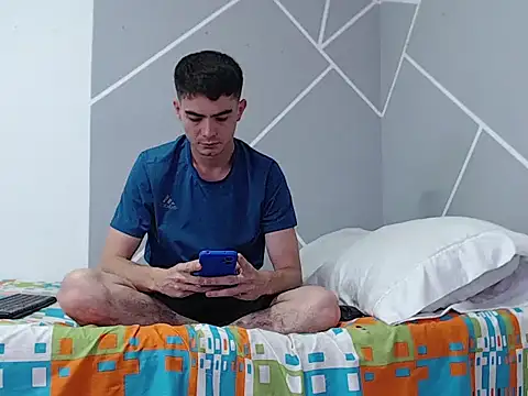 Snapshot of Zac_Efront chatting on July 10, 8:33 pm Zac Efront online show from July 10, 8:33 pm