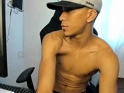 Snapshot of alien_bigck chatting on June 29, 2:50 pm alien bigck online show from June 29, 2:50 pm