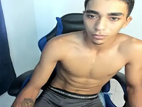 Snapshot of alien_bigck chatting on July 23, 3:32 pm alien bigck online show from July 23, 3:32 pm