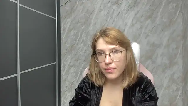 Reginasmilee online show from February 28, 2:53 am