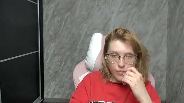 Reginasmilee online show from March 5, 6:01 am