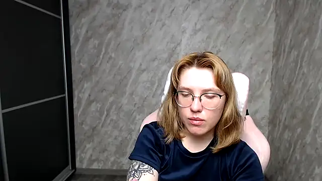 Reginasmilee online show from March 6, 2:51 am