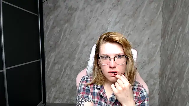 Reginasmilee online show from March 9, 2:39 am