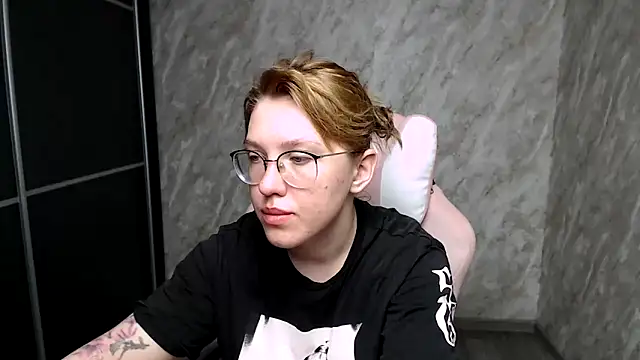 Reginasmilee online show from March 10, 2:17 am