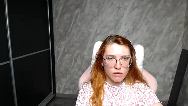 Snapshot of Reginasmilee chatting on March 2, 2:14 am Reginasmilee online show from March 2, 2:14 am