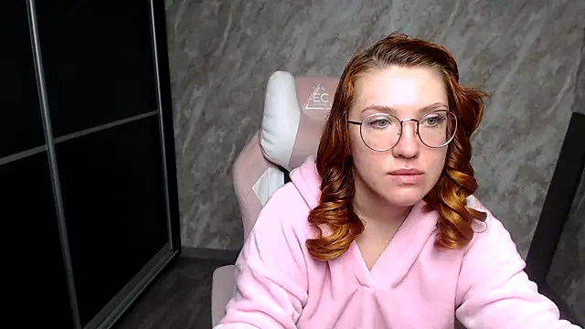 Snapshot of Reginasmilee chatting on March 3, 1:56 am Reginasmilee online show from March 3, 1:56 am