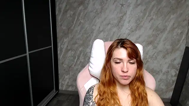 Snapshot of Reginasmilee chatting on March 4, 2:34 pm Reginasmilee online show from March 4, 2:34 pm