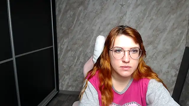 Snapshot of Reginasmilee chatting on March 5, 3:35 am Reginasmilee online show from March 5, 3:35 am