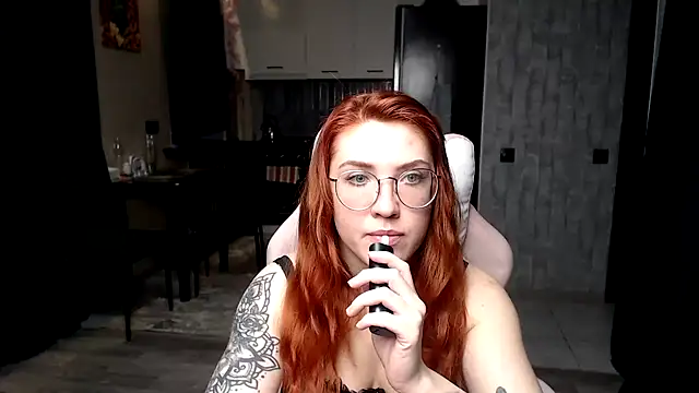 Snapshot of Reginasmilee chatting on March 12, 5:35 am Reginasmilee online show from March 12, 5:35 am