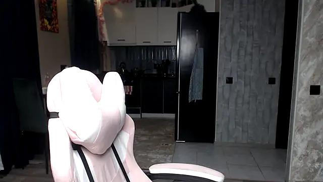 Snapshot of Reginasmilee chatting on March 18, 3:53 am Reginasmilee online show from March 18, 3:53 am