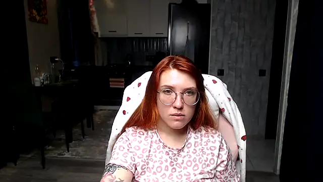 Snapshot of Reginasmilee chatting on March 21, 3:55 am Reginasmilee online show from March 21, 3:55 am