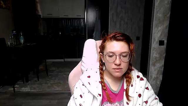 Snapshot of Reginasmilee chatting on March 28, 1:49 am Reginasmilee online show from March 28, 1:49 am