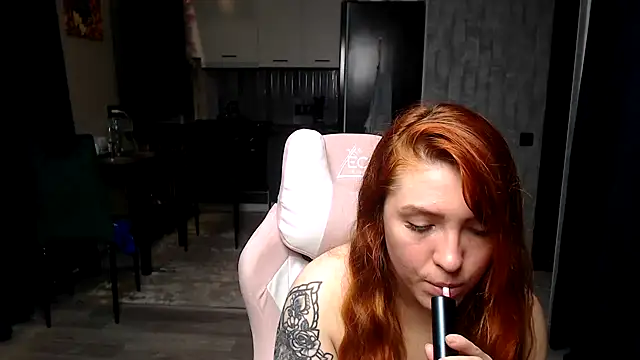 Snapshot of Reginasmilee chatting on April 4, 3:16 am Reginasmilee online show from April 4, 3:16 am