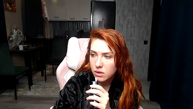 Snapshot of Reginasmilee chatting on April 8, 2:44 am Reginasmilee online show from April 8, 2:44 am