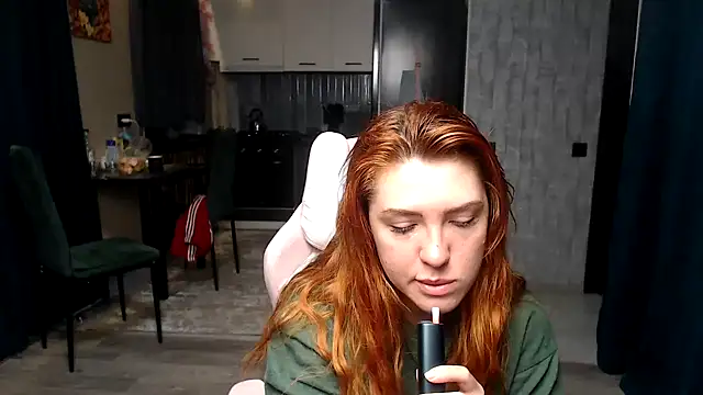 Snapshot of Reginasmilee chatting on April 9, 2:55 am Reginasmilee online show from April 9, 2:55 am