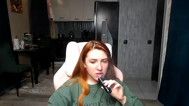 Snapshot of Reginasmilee chatting on April 14, 2:17 am Reginasmilee online show from April 14, 2:17 am