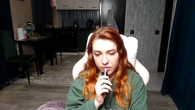 Snapshot of Reginasmilee chatting on April 15, 2:40 am Reginasmilee online show from April 15, 2:40 am