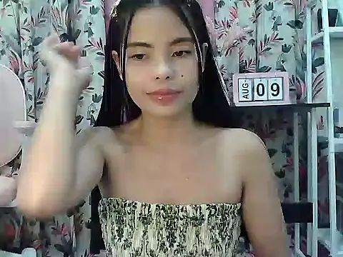 Snapshot of urprettyjane4u chatting on August 9, 3:44 am urprettyjane4u online show from August 9, 3:44 am