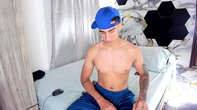 Snapshot of Goldendesirexx chatting on August 4, 10:45 pm Goldendesirexx online show from August 4, 10:45 pm