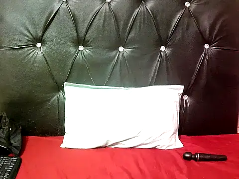 Submissivebitchxxx online show from June 25, 5:17 pm