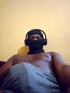 Snapshot of MrCum305 chatting on August 3, 7:29 am MrCum305 online show from August 3, 7:29 am