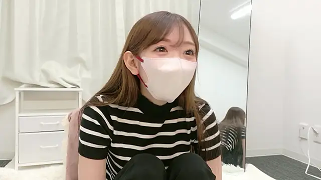 Snapshot of miuchan_v chatting on July 2, 9:37 am miuchan v online show from July 2, 9:37 am