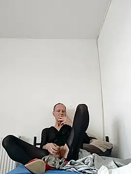 Snapshot of TimeaKocsis1971 chatting on July 10, 11:35 am TimeaKocsis1971 online show from July 10, 11:35 am