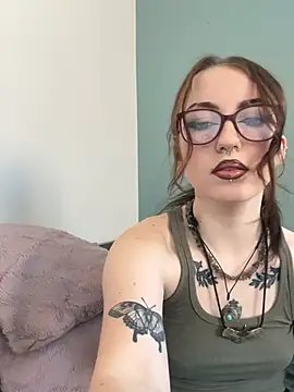 Snapshot of Ellie_Whitfield chatting on July 3, 2:23 pm Ellie Whitfield online show from July 3, 2:23 pm