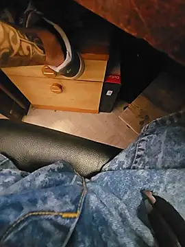 Snapshot of cucfrenk chatting on July 3, 9:59 am cucfrenk online show from July 3, 9:59 am