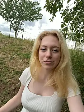 Snapshot of CarlottaRose chatting on July 1, 12:40 pm CarlottaRose online show from July 1, 12:40 pm