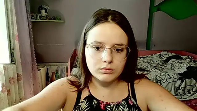 RoseLyyn online show from July 1, 12:51 pm