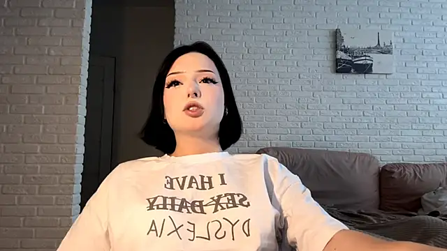 Snapshot of MiaLoon chatting on July 2, 1:50 pm MiaLoon online show from July 2, 1:50 pm