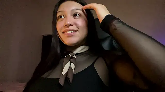 Lilyhotson online show from July 21, 10:45 pm