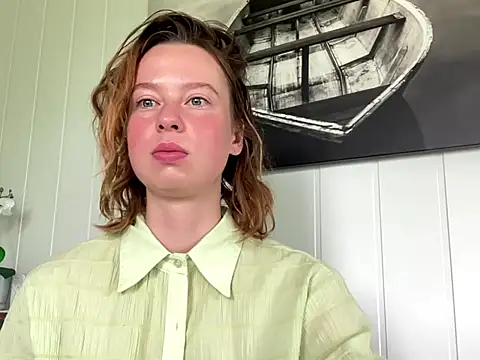 Snapshot of BettyFlirty chatting on July 6, 7:27 am BettyFlirty online show from July 6, 7:27 am